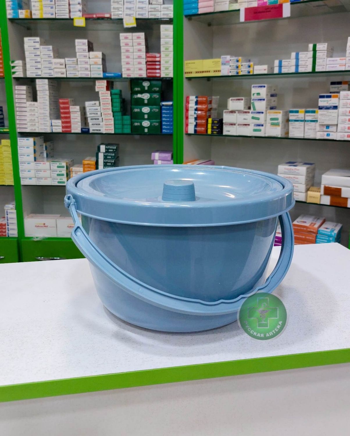 Wheeled toilet chair frame with plastic bucket 1 piece